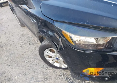 2018 Ford Escape S z USA, uszkodzony, nr VIN 1FMCU0F76JUB50349